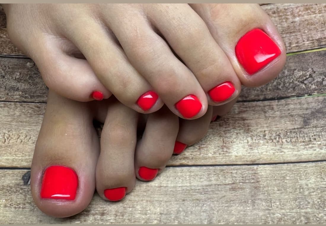 Pedicure hybrydowy